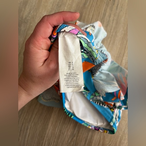 Trina Turk Pacific Tahiti Tropical Leaf Ruffle Bandeau Bikin Top - Size 8 - Picture 7 of 8